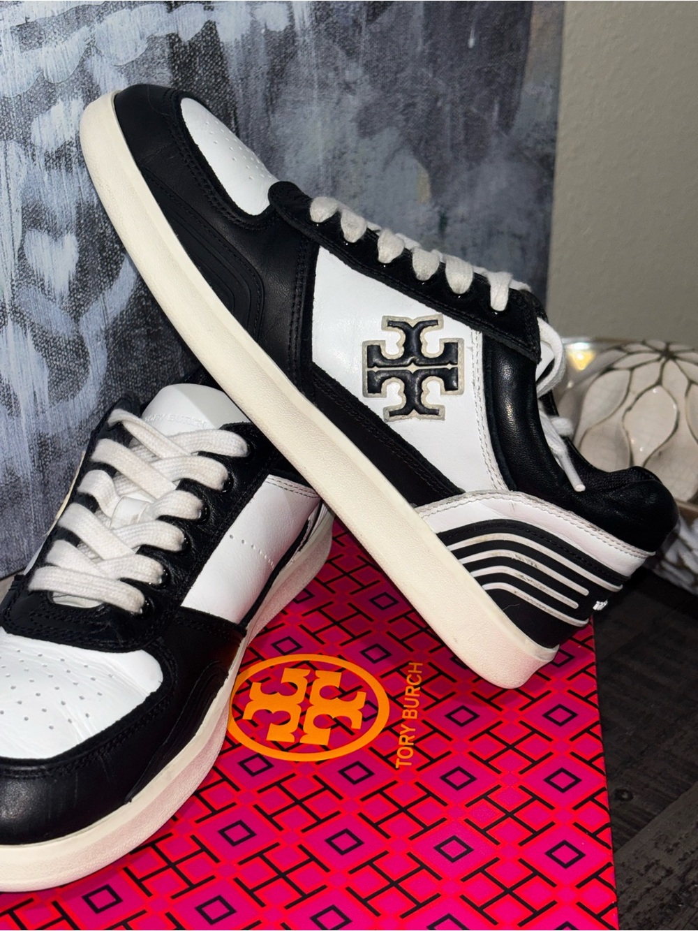 Tory Burch Clover Court Nappa Leather sneakers Women's SZ6 - Picture 3 of 14
